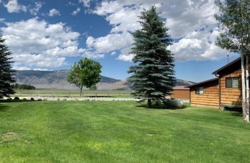 Cody House | Walking Deer- Secluded Cabin Near Cody, Wyoming & Yellowstone with Mountain and Lake Views