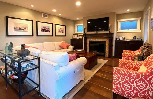 Tree Section House | Walking distance to the beach - Tree section home with backyard