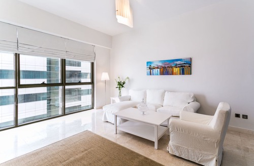 Al Barsha 1 Apartment | Walking Distance from Mall of the Emirates!