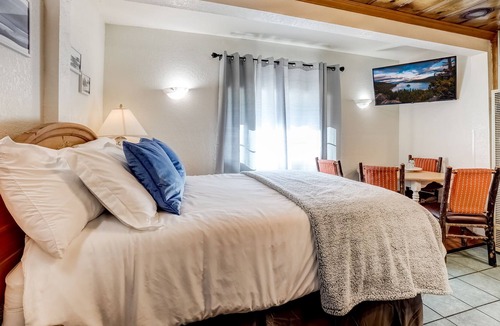 Stateline Cottage | Walking distance to the lake, restaurants, shops, Gondola & more cottage 3