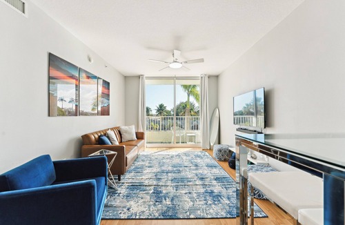 Boynton Beach Condo | Walking Distance to the Beach -10 min drive to Delray - Pet Friendly Condo