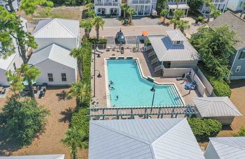 Dune Allen Beach House | WalkingonSunshine/Golfcart/Dogs Welcome