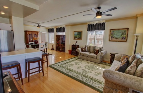 Downtown Long Beach Condo | Walkscore is 98 from this 2 bed/2 bath condo in downtown Long Beach.