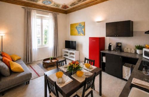 Le Cure Apartment | Wall Up Apartment