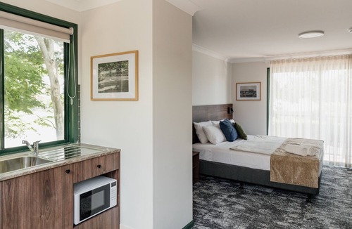 Mudgeeraba Hotel | Wallaby Hotel