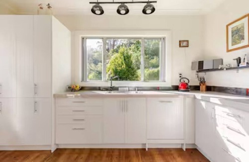 Upper Hutt Cottage | Wallace View - Upper Hutt's Best Kept Secret - Pet Friendly