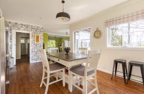 Upper Hutt Cottage | Wallace View - Upper Hutt's Best Kept Secret - Pet Friendly