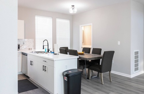 Waller House | Waller Escape: Ideal for Families, Friends, and Business Travelers