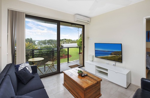Forster Apartment | Wallis View 3 - Short stroll to beaches and restaurants