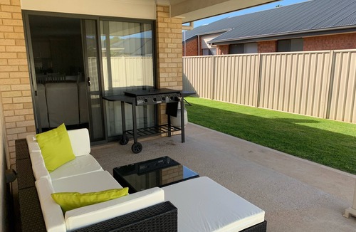 Wallaroo House | Wallow in Wallaroo on the Copper Coast. Relax with family and friends