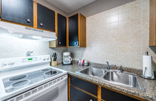 Rib Mountain Bed & Breakfast | Walnut Fireside Deluxe Suite @ the Inn