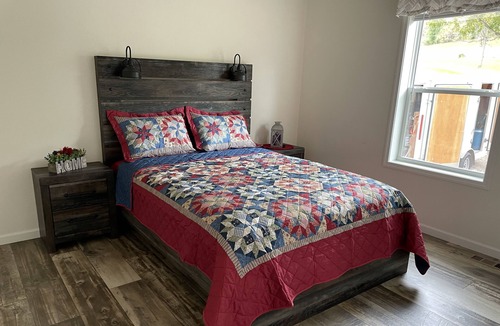 Sextonville House | Walnut Getaway. Quiet Country Retreat. Dog friendly.