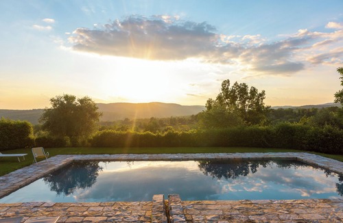 Lucignano House | Walnut House