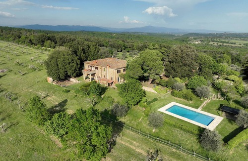 Lucignano House | Walnut House