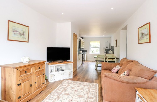 Attleborough Cottage | WALNUT SHADE, with a garden in Old Buckenham