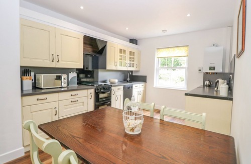 Attleborough Cottage | WALNUT SHADE, with a garden in Old Buckenham