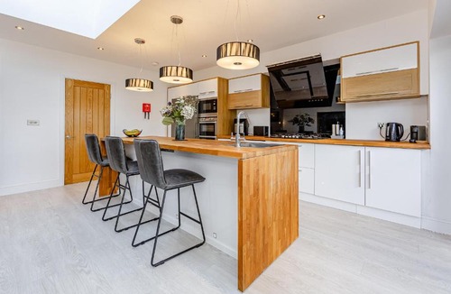 Great Baddow House | Walnut Tree at Moulsham