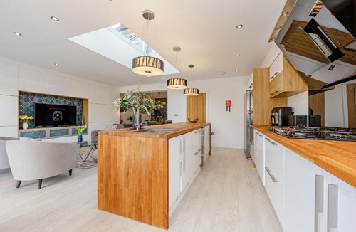Great Baddow House | Walnut Tree at Moulsham