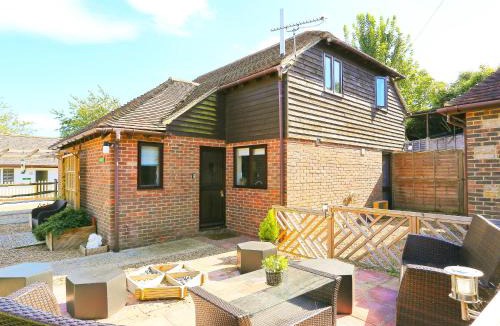 Piltdown House | Walnut Walk