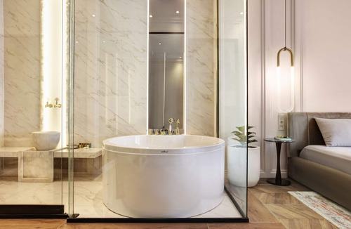 Pera Hotel | Walton Gardens Pera