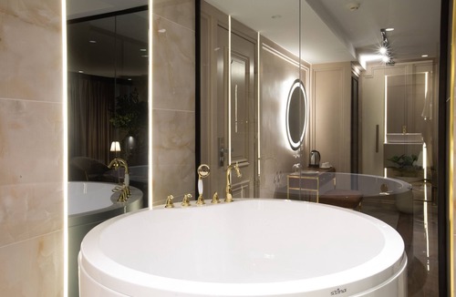 Pera Hotel | Walton Gardens Pera