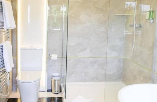 Birkenshaw Hotel | Walton View Hotel