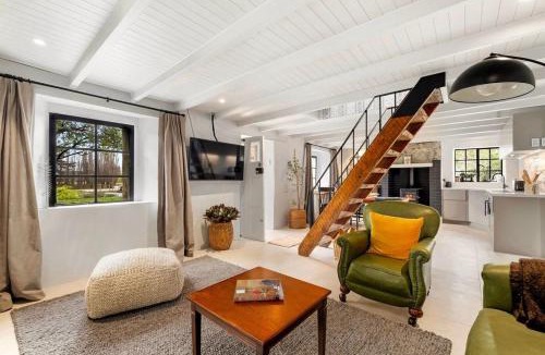 Albert Town House | Wanaka Stone Cottage - Wanaka Holiday Home