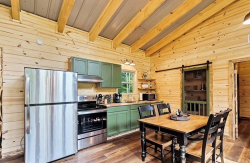Frenchburg Cabin | Wander Inn at Red River Gorge*Hot Tub*No Pet Fee!*