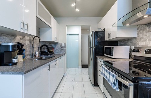 Southwest Edmonton Apartment | "Wander" Stunning 2 Bedroom Condo