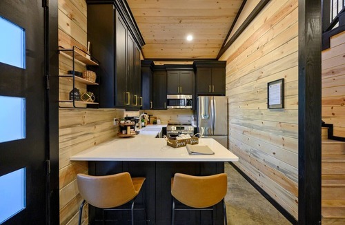 Pickens Cabin | Wandering Pines Hot Tub Fire Pit Bunk Room