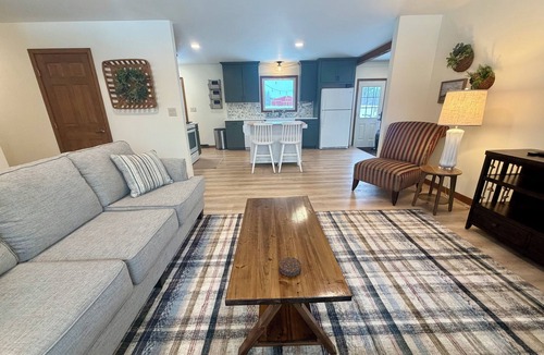 Valparaiso House | Wandering Whitetail Estate - Indiana Dunes/Valpo U