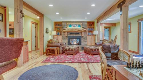 Rhododendron House | Wandering Woods - Meredith Lodging
