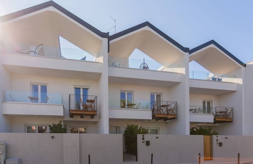Municipio 5 Apartment | Wanderlust Experience | Waves Nacre