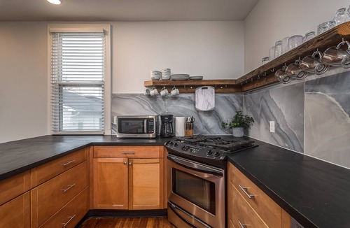 Germantown House | Wanderlust - Hot tub/fire pit - Location!