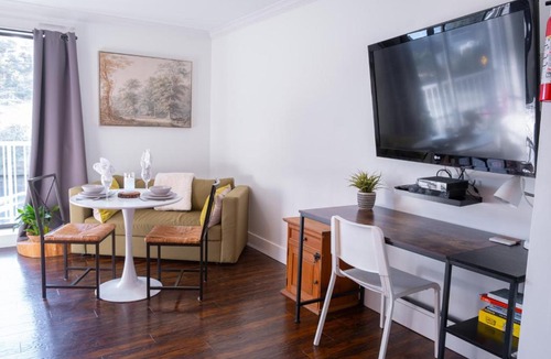 Harrison Hot Springs Apartment | Wanderlust Studio Suite with Private Patio