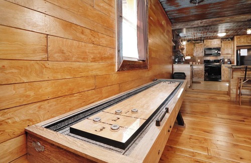 Grandview Plaza Apartment | Wanderlust Suite - Rustic 2 Bed, 2 Bath Apt, King Beds!