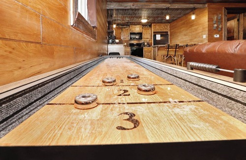 Grandview Plaza Apartment | Wanderlust Suite - Rustic 2 Bed, 2 Bath Apt, King Beds!