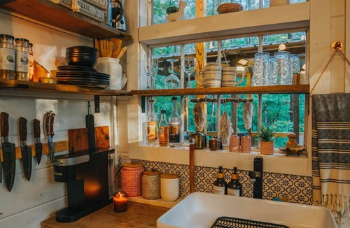 Crane Hill Cabin | WANDERLUST TREEHOUSE REAL LIFE FAIRYTALE FOR TWO.HIDDEN DEEP IN THE WOODS