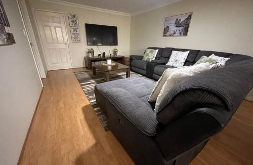 Wannanup House | Wannanup Retreat - Spacious Home - Sleeps Up to 8 - Pet Friendly