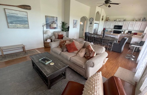 Port Alto House | Want to Get Away? Come "Seas the Bay!" in beautiful and tranquil Port Alto.