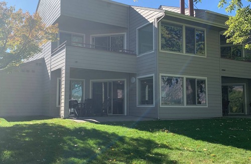 Wapato Point Condo | Wapato Point Lakefront Condo 2 Bd 2 Ba Corner Unit Manson Facing
