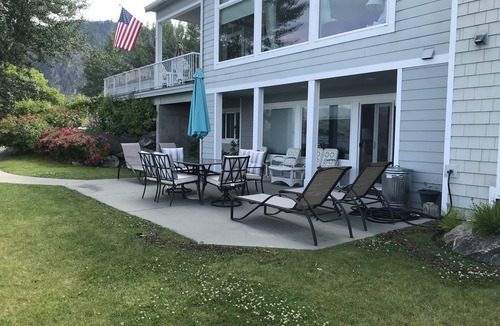 Wapato Point House | Wapato Point Waterfront Retreat with 5 bedrooms