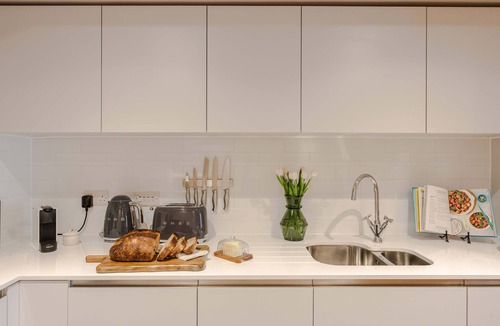 Bristol Floating Harbour Apartment | Wapping Wharf | 1 Bedroom Apartment SB