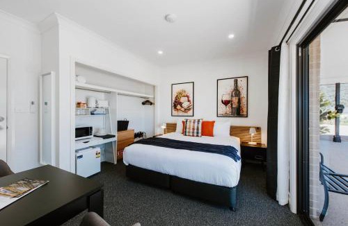 Central Mudgee House | Waratah Suite - Experience Cosy Country Charm