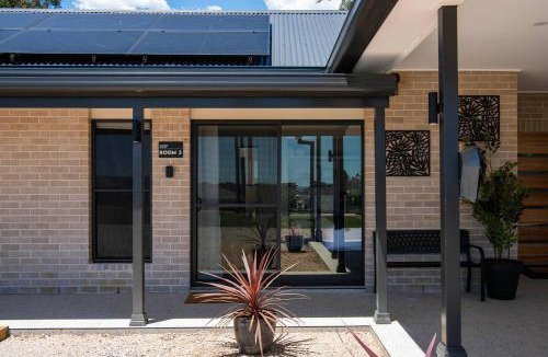 Central Mudgee House | Waratah Suite - Experience Cosy Country Charm