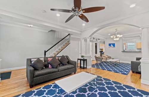 Park View House | Warder Upper · Spacious DC Rowhouse w/Parking+Metro!