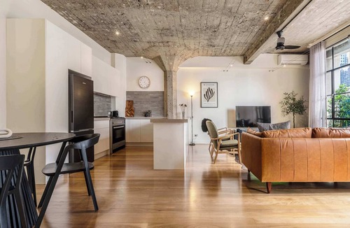 Melbourne Central Business District Condo | Warehouse conversion in historic Dovers building