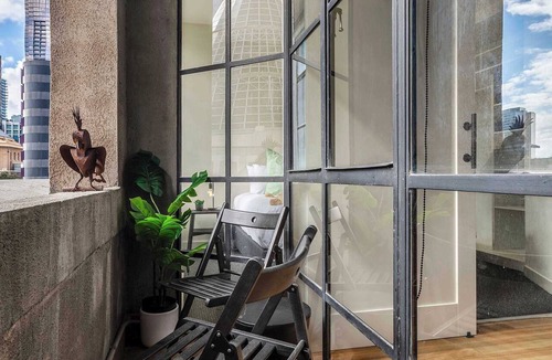 Melbourne Central Business District Condo | Warehouse conversion in historic Dovers building