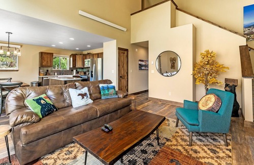 Estes Park House | Warm and bright contemporary mountain townhome minutes from RMNP & downtown.