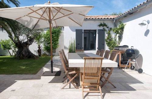 La Couarde-sur-Mer Villa | Warm and intimate villa with heated pool